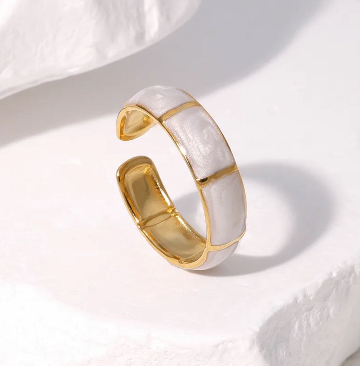 Lucia ring